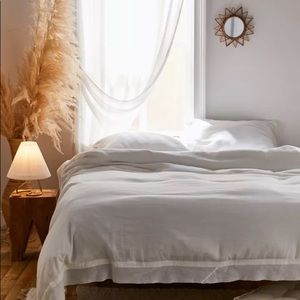 UO White Linen-Blend Solid Duvet